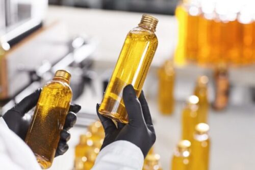 Aceite de THC y botella con Opioides