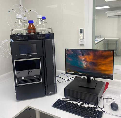 Sistema de cromatografía y equipamiento de alta precisión para análisis en laboratorio